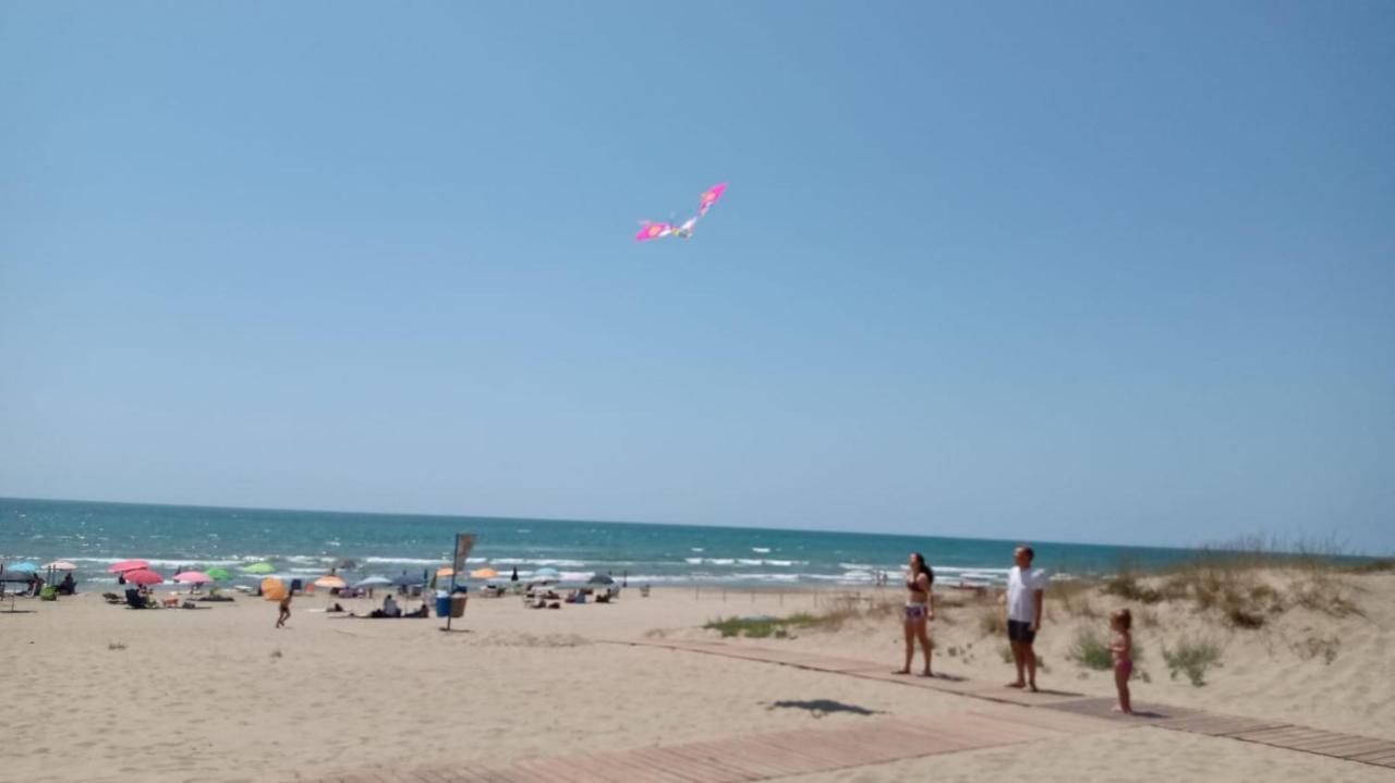 Wohnung Mit Direktem Meerzugang Torvaianica Bagian luar foto