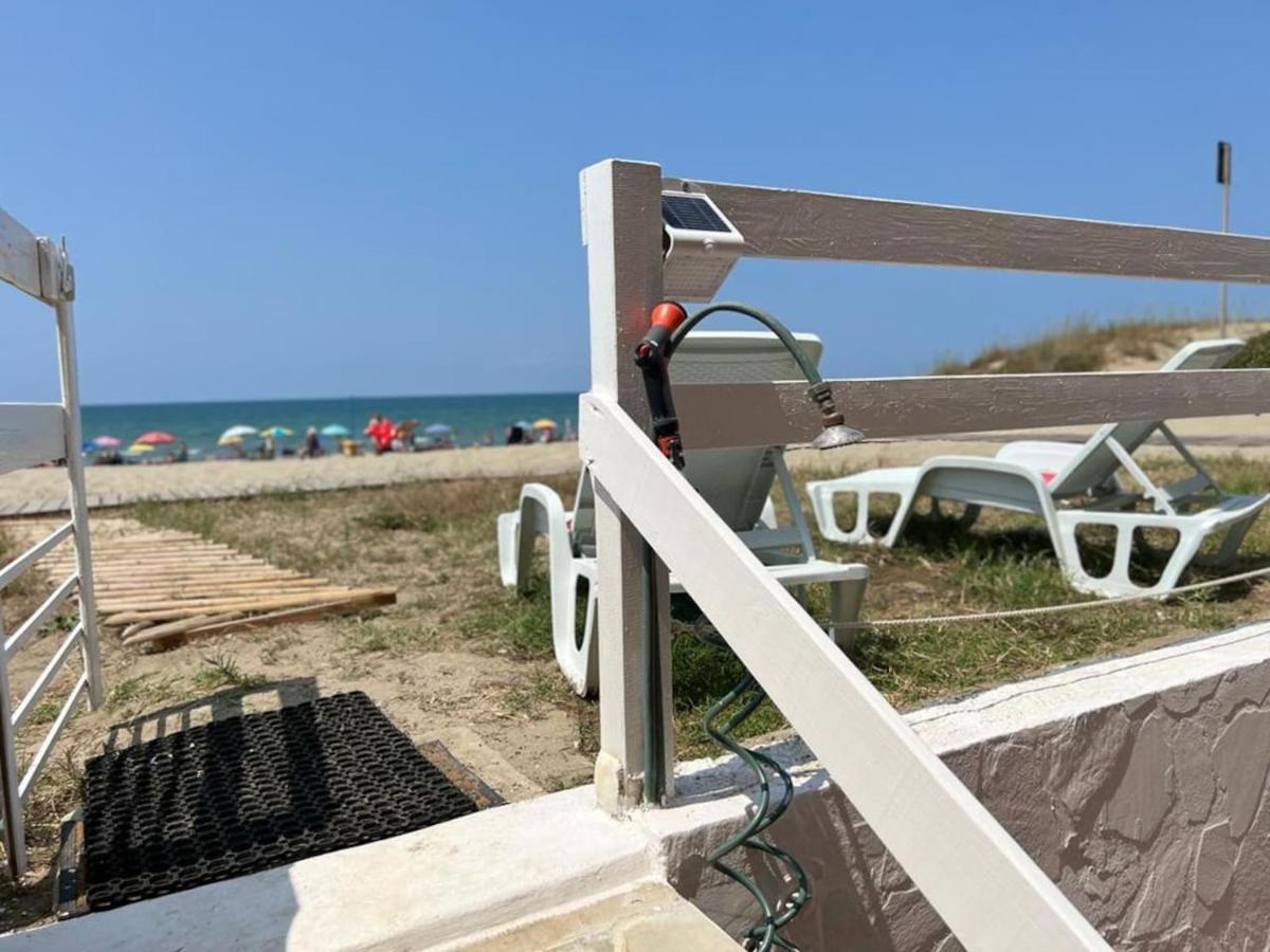 Wohnung Mit Direktem Meerzugang Torvaianica Bagian luar foto